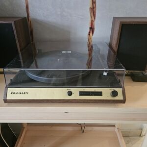 Crosley C72 RECORD PLAYER WITH SPEAKERS